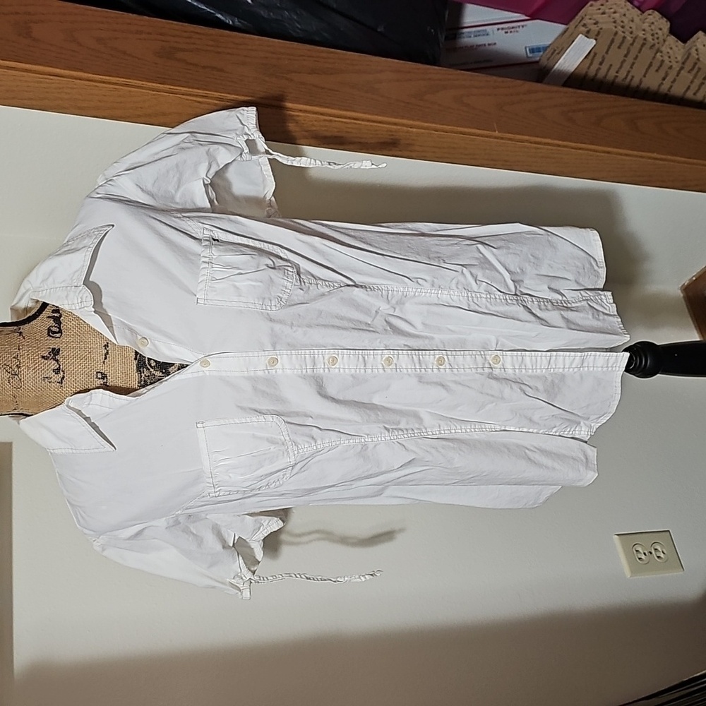 White button down tshirt with collar and 2 pockets. Tommy Hilfiger size 16